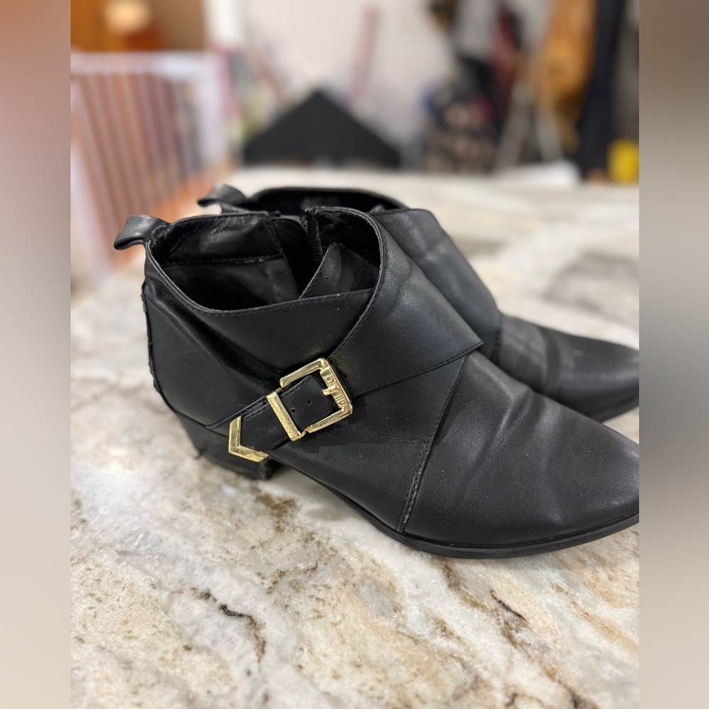 Bar III barely worn Ontario Black and Gold Ankle Booties with Sleek Design